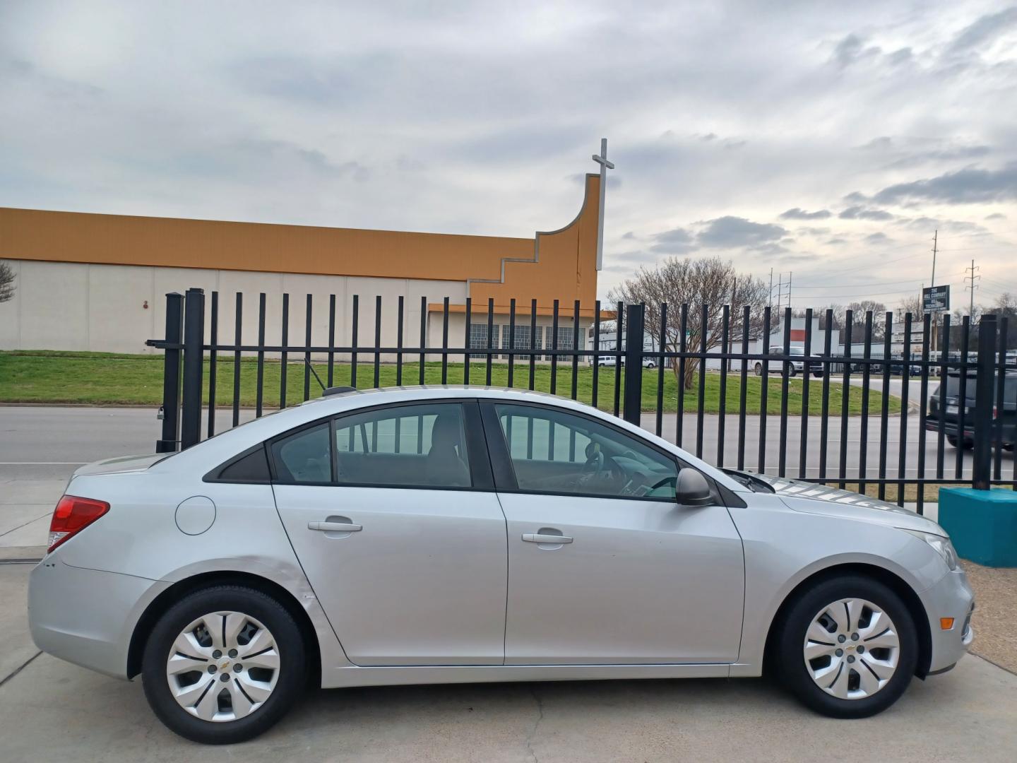 2015 SILVER /GRAY AND BLACK Chevrolet Cruze LS (1G1PA5SGXF7) with an 1.8L GAS I4 engine, 6-Speed Automatic transmission, located at 2001 E. Lancaster, Ft. Worth, 76103, (817) 336-7000, 32.746181, -97.301018 - Photo#1